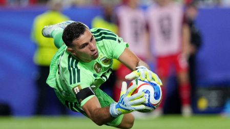 Emiliano Martinez ha sido importante atajando disparos de Suiza