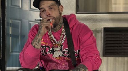 El cantante aseguró que llevaba un año recibiendo amenazas.