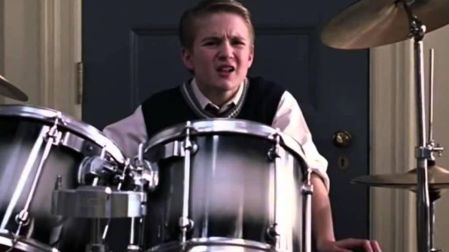 Kevin Clark, el inolvidable baterista Freddy Jones, permanece en el corazón de los fans tras su trágico fallecimiento en 2021.