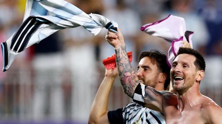 Lionel Messi ha tenido la fortuna de que las veces que ha coincidido con el árbitro estadounidense Ismail Elfath, siempre lo ha acompañado la victoria.
