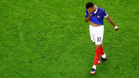 Kylian Mbappé, triste tras la eliminación de Francia