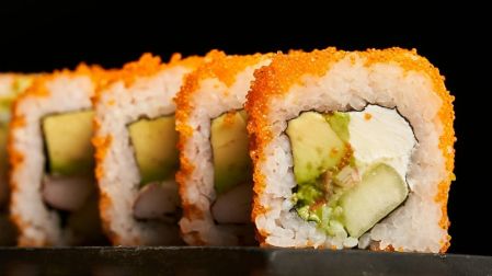 Sencillas bolitas de sushi con solo 4 ingredientes, para una cena rápida