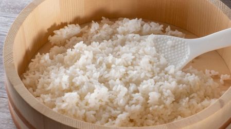 Sencillas bolitas de sushi con solo 4 ingredientes, para una cena rápida