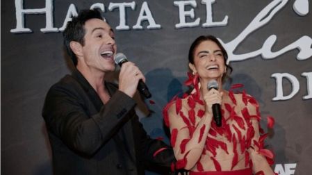 Aislinn Derbez y Mauricio Ochmann.