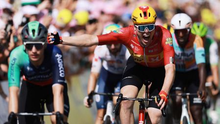 Soren Waerenskjold celebró su triunfo de la Etapa 11 del Tour de Francia 2026