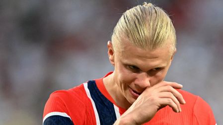 La modelo rusa espera sacarle una sonrisa a Erling Haaland