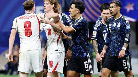 Argentina e Inglaterra se van al descanso sin anotaciones.