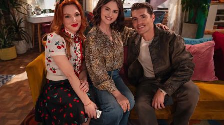 Jennifer Stone, Selena Gomez y Gregg Sulkin en Los Hechiceros de Waverly Place