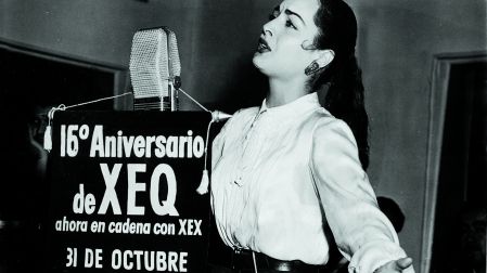 Fue a cantar algunas canciones a la radio mexicana