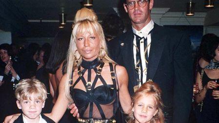 Allegra Beck Versace heredó el 50% del imperio creado por su tío Gianni Versace tras su muerte en 1997.