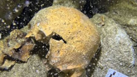 Descubren restos óseos y cerámica antigua en el cenote Yaakun de Quintana Roo