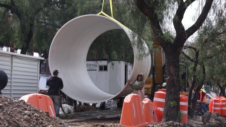 Actualmente se construye una lumbrera de seis metros de profundidad, que permitirá introducir la tuneladora encargada de perforar por debajo de Zaragoza