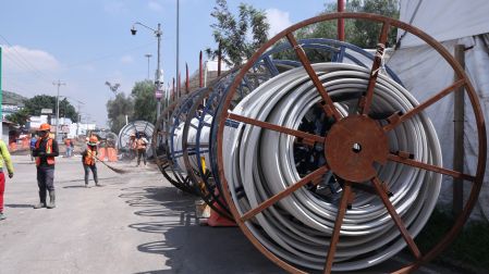 Actualmente se construye una lumbrera de seis metros de profundidad, que permitirá introducir la tuneladora encargada de perforar por debajo de Zaragoza