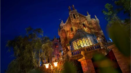 Otro hombre sufrió un infarto en la Haunted Mansion de Disney World.
