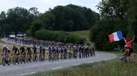 El pelotón está lejos de los fugados de la Etapa 13 del Tour de Francia 2026
