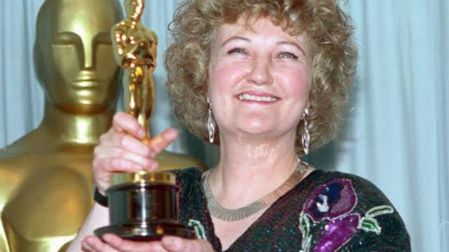 La actriz ganó el Premio Oscar por su actuación en My Left Foot, donde interpretó a la madre de Christy Brown.