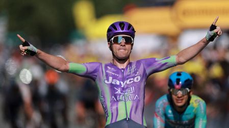 Mauro Schmid ganó la Etapa 13 del Tour de Francia 2026, tras imponerse en el sprint al colombiano Harold Tejada