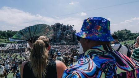 Tomorrowland 2026 puede seguirse gratis gracias a la transmisión oficial por internet.