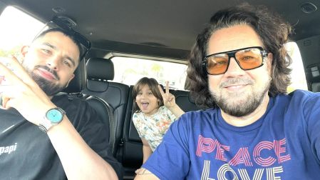 Osamu Menéndez solía viajar junto a sus hijos.
