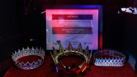 Reconocimiento a Jhonny Caz, promotor de la comunidad LGBTQ. Museo Grupo Firme en el Estadio GNP Seguros.