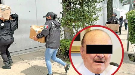 Personal de la Semar cargan documentos de investigación. En un círculo Ernesto Ruffo.