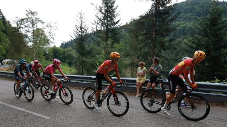 El grupo de cabeza de carrera se va reduciendo al llegar a Col du Haag, último puerto de montaña de la Etapa 15 del Tour de Francia 2026
