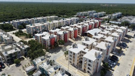 La entrega de viviendas se realizó en el fraccionamiento del Infonavit Arcos Paraíso en Cancún.