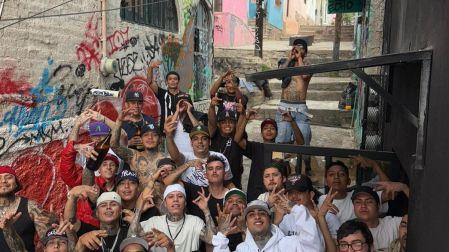 Santa Fe Klan invita a ver la final del Mundial 2026 en su barrio