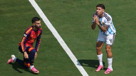Gonzalo Montiel (derecha) juega en River Plate.