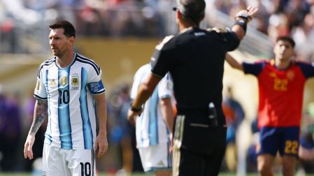 Argentina y España empatan al medio tiempo.