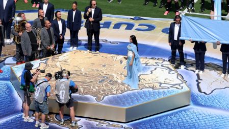 EAST RUTHERFORD, NEW JERSEY - JULY 19: Maria Becerra performs the Argentine national anthem before the FIFA World Cup 2026 Final match between Spain and Argentina at New York New Jersey Stadium on July 19, 2026 in East Rutherford, New Jersey. Florencia Tan Jun/Getty Images/AFP (Photo by Florencia Tan Jun / GETTY IMAGES NORTH AMERICA / Getty Images via AFP)