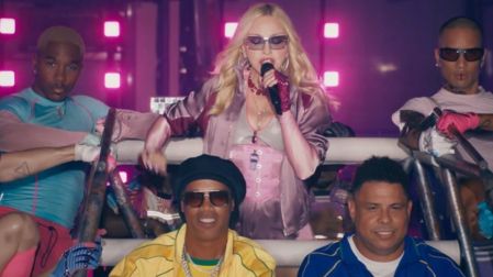 Madonna apareció junto a Ronaldinho y Ronaldo