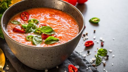 Refrescante gazpacho español