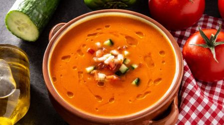 Refrescante gazpacho español