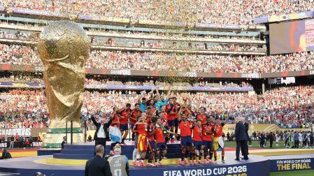 España celebra la conquista de la Copa del Mundo, en el que es el partido de futbol más visto en la historia.