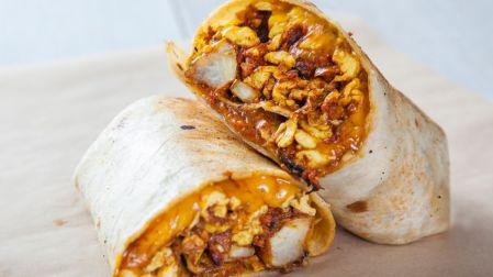 Prepara unos burritos de bistec para la cena, una receta fácil y llenadora