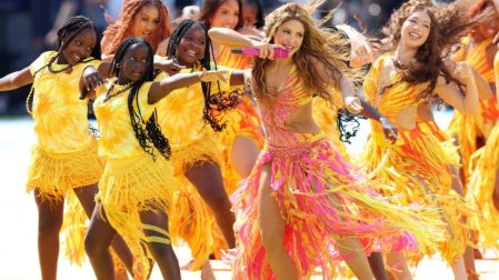 El vestuario que Shakira llevó durante el medio tiempo de la final fue confeccionado durante dos semanas.