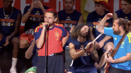 Arde Bogotá interpretó Perros, otro tema que inspira a la Furia Roja.