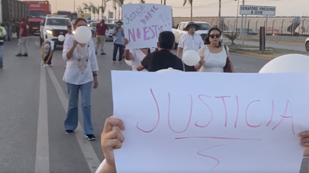 Ciudadanos marcharon pacíficamente a lo largo de la Avenida de la Industria, en el municipio de Altamira.