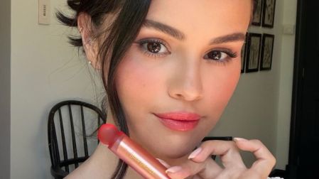 Selena Gomez lanzó Rare Beauty en 2020 con la idea de crear una marca de maquillaje enfocada en la inclusión y la salud mental.