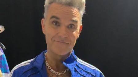 Robbie Williams aclaró que la sustancia que cayó sobre un micrófono tras la final del Mundial 2026 era un caramelo de menta y no lo que muchos imaginaron.