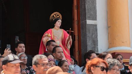Xico estrena la tradicional alfombra de aserrín para Santa María Magdalena