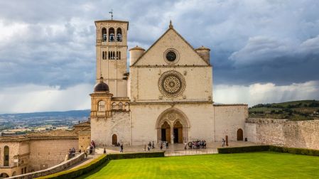 Qué santo se celebra hoy 11 de agosto: Santa Clara de Asís y cómo pedir el auxilio de su luz