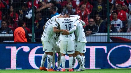 Francisco Sebastian Cordova celebra el 2-1 de Pumas