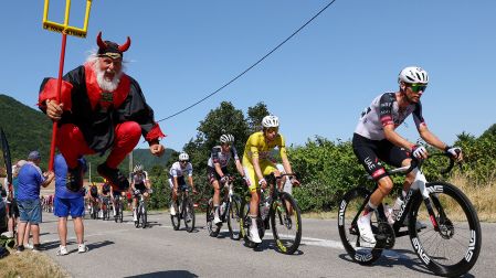 Isaac del Toro conserva también el "maillot" blanco de la Clasificación de los Jóvenes del Tour de Francia 2026