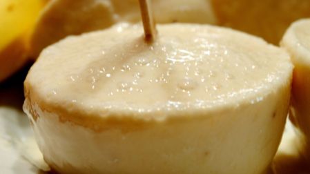 Paletas heladas de yogurt y plátano: receta saludable y baja en azúcar para niños