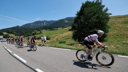Siguen los ataques y contraataques en la recta final de la Etapa 18 del Tour de Francia 2026