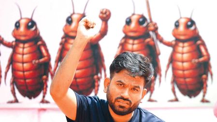 Abhijeet Dipke, la cara del partido de la cucaracha en la India.