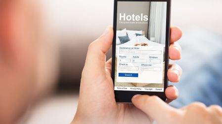 Las estafas en hoteles suelen comenzar con ofertas demasiado atractivas.