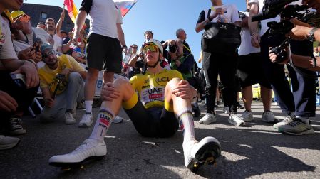 Tadej Pogacar terminó así tras la exhibición que dio en la montaña de la Etapa 19 del Tour de Francia 2026